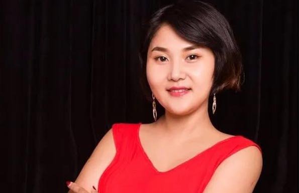 十年功勛 光榮綻放 青島伊曼假睫毛工廠董事長鄧曉軍榮獲 CBC美眼美睫專委會“功勛人物”獎